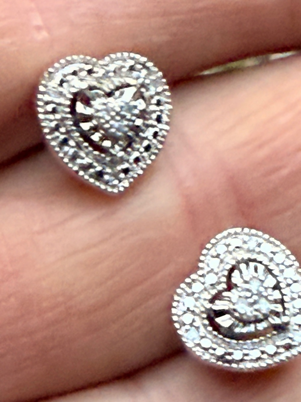 Vintage Heart Halo Stud Earrings in Silver with Pavé diamonds - Picture 5 of 15